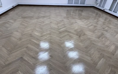 Каким лаком покрыть паркет